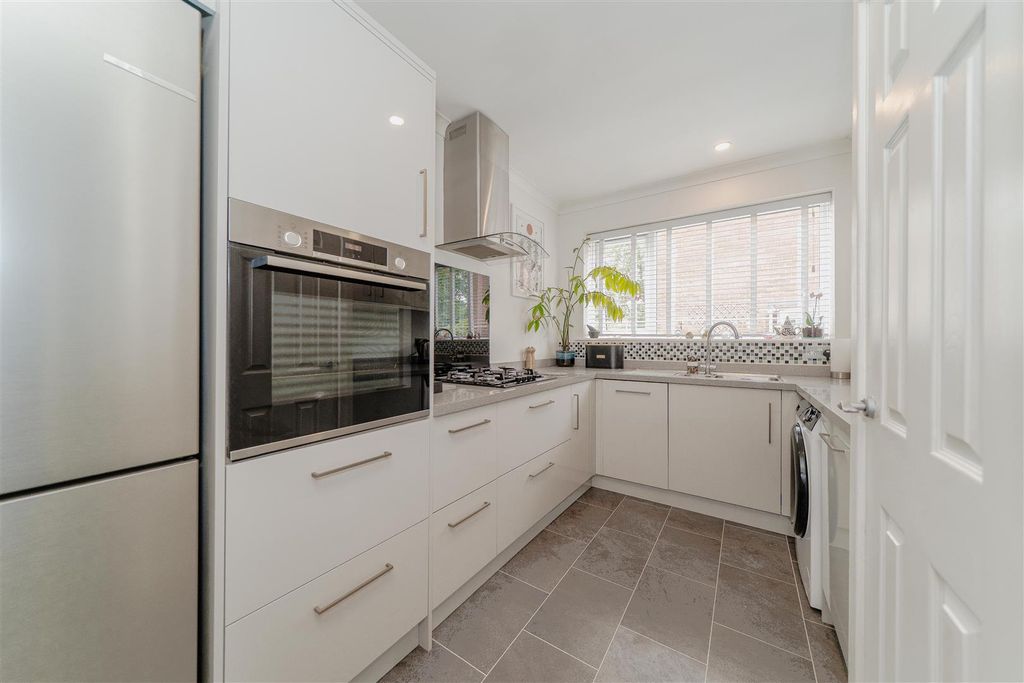 Property photo 2 of 27 Kitchen