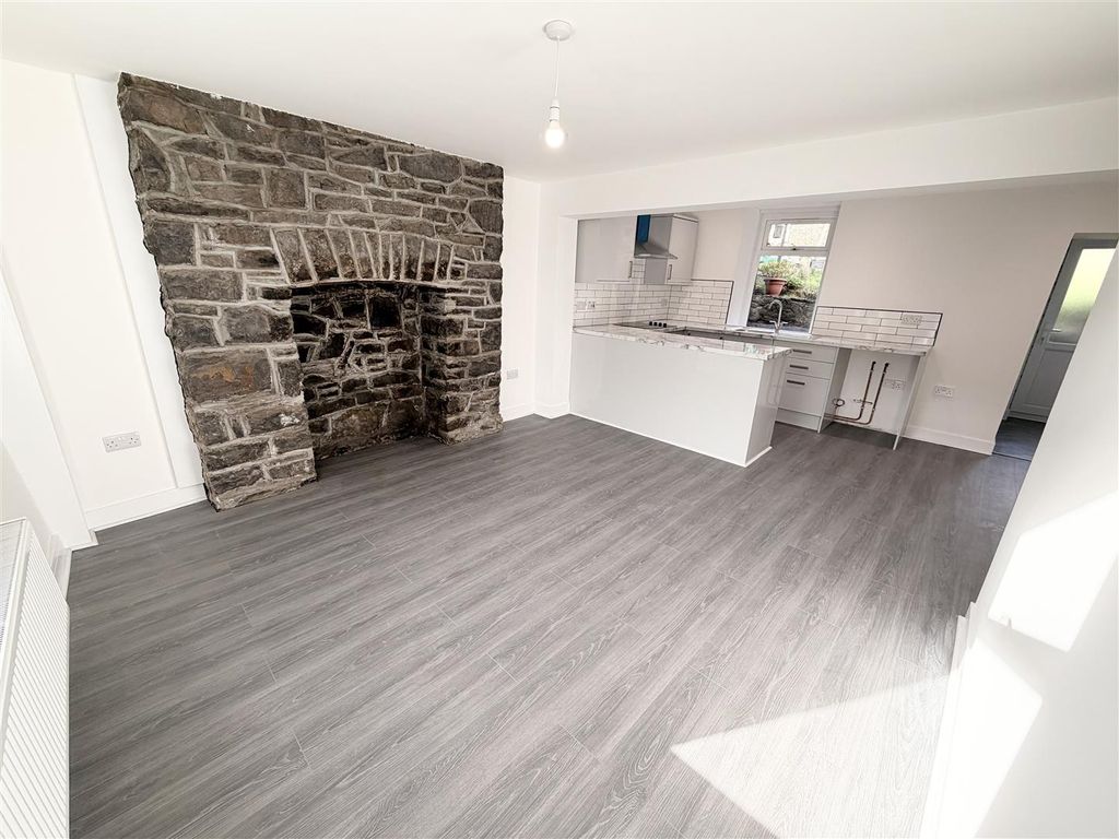 Property photo 3 of 15 Tempimagelsxk1H.Jpg