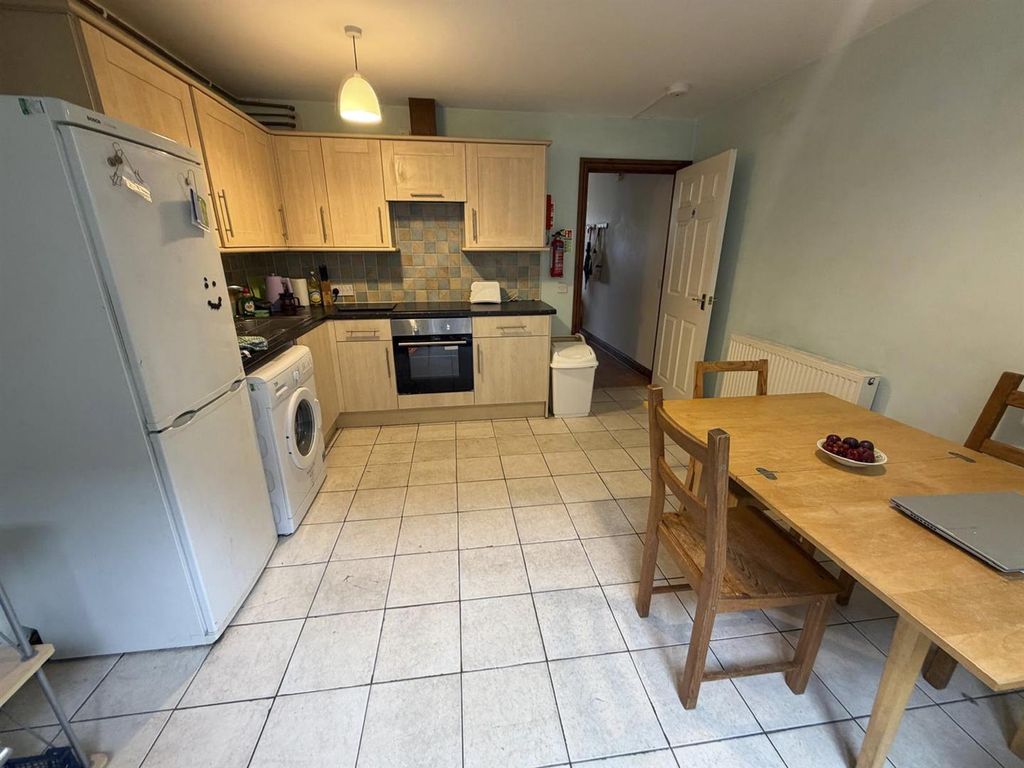 Property photo 3 of 10 Kitchen/ Living Room