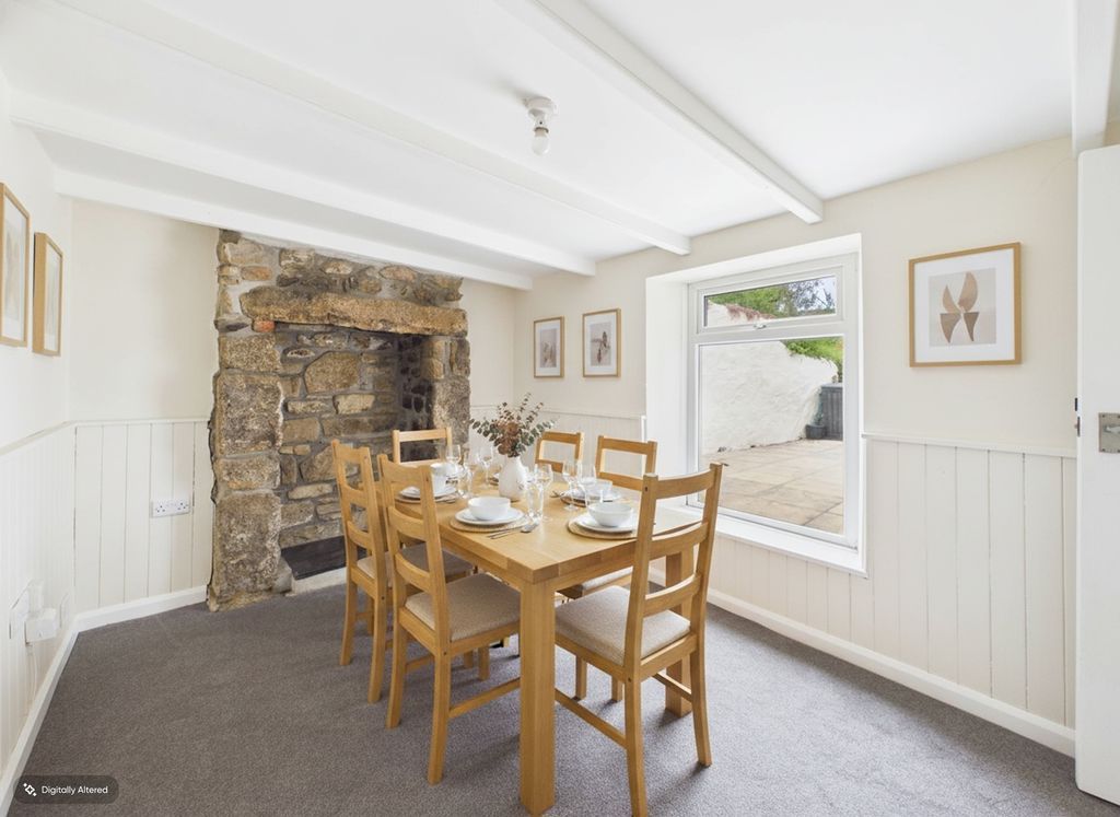 Property photo 3 of 12 Dining Room