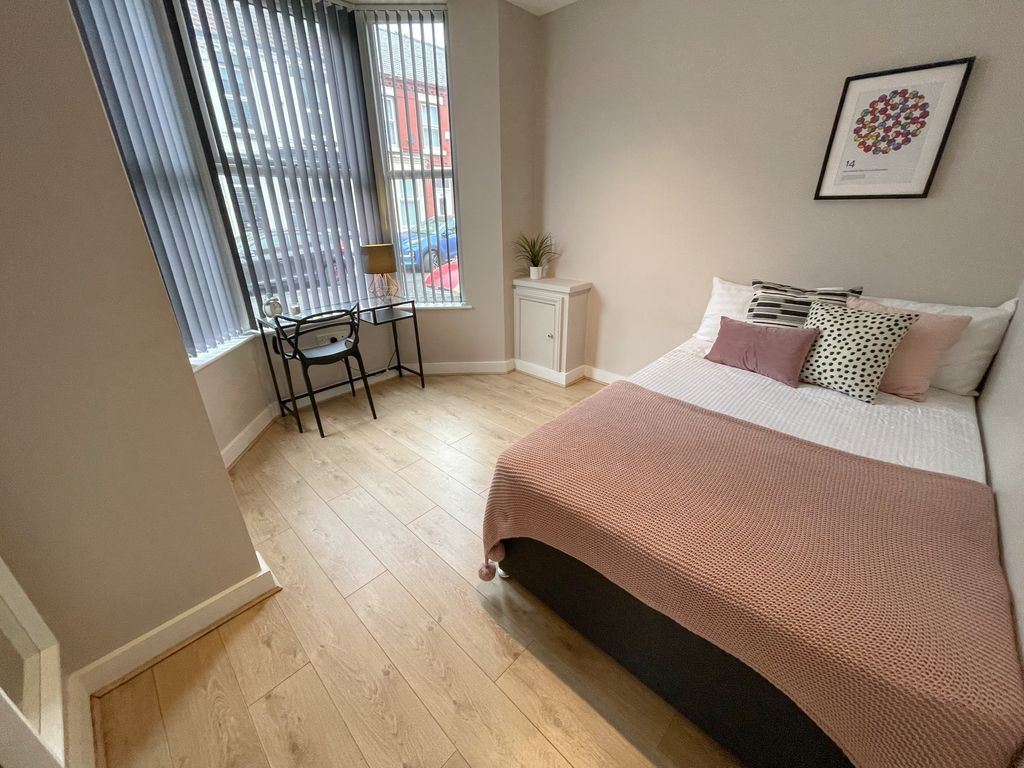 Property photo 1 of 11 58 Halsbury (6)