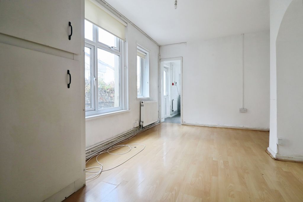 Property photo 3 of 19 Pbox-Img.Jpg