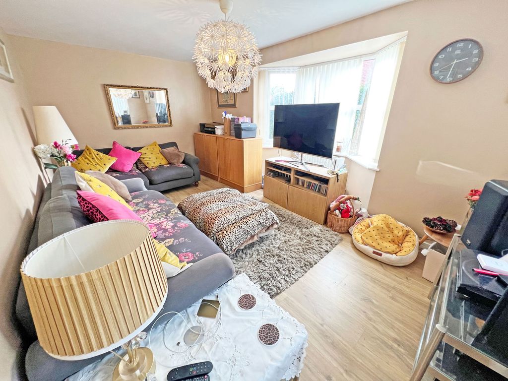 Property photo 2 of 25