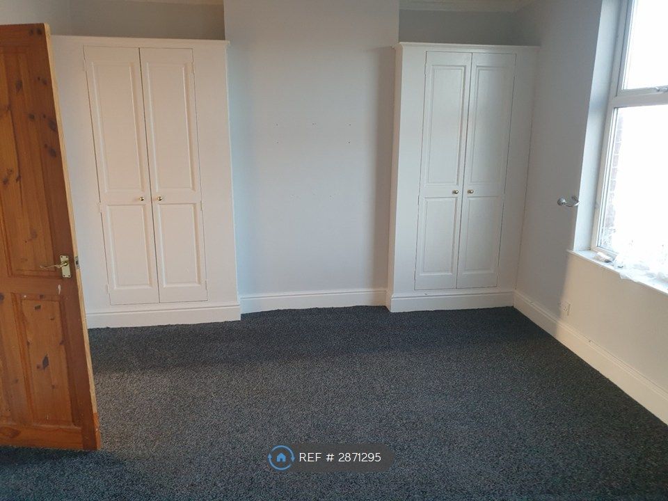 Property photo 3 of 8 Lounge