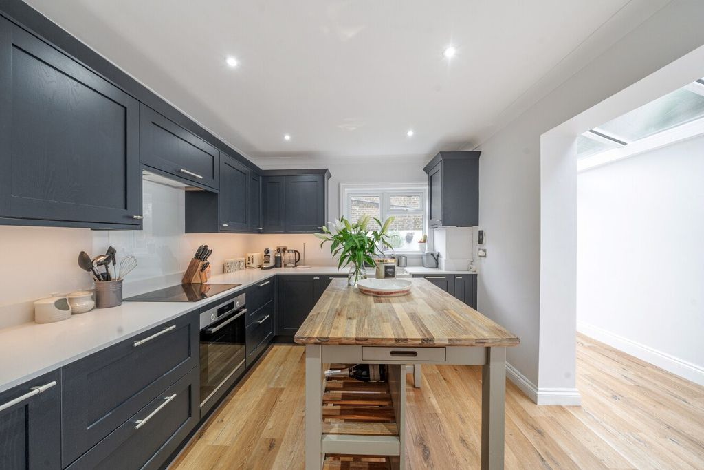 Property photo 3 of 19 Picture No. 23