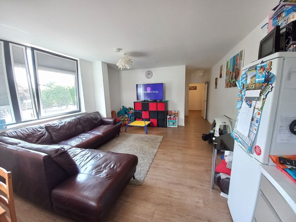 Property photo 3 of 6 Gallery