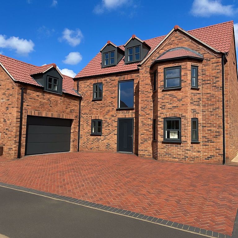 Property photo 1 of 13 Frontal