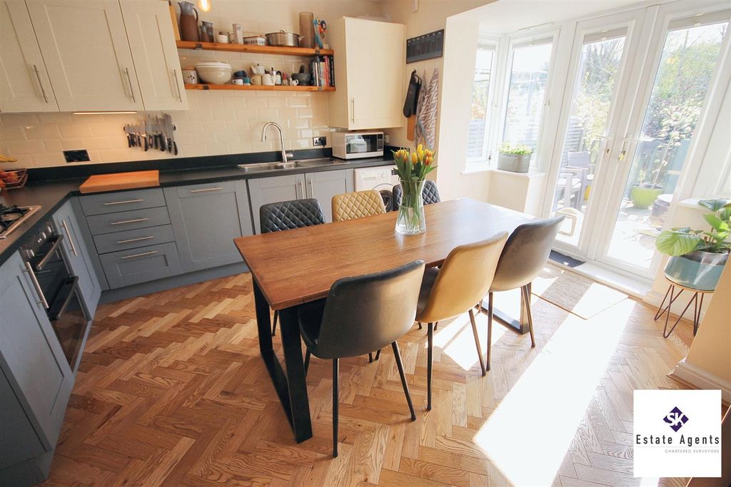 Property photo 3 of 28 Dining Kitchen