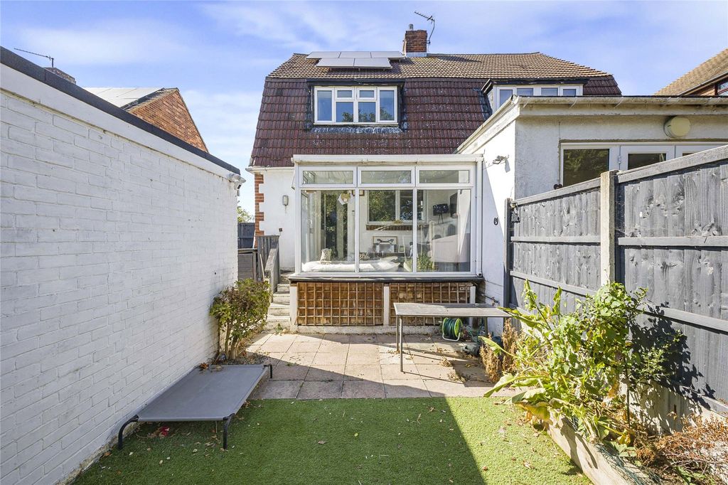 Property photo 2 of 19 Picture No. 21