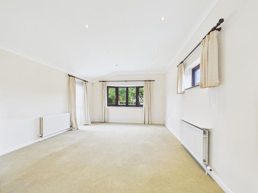 Property photo 3 of 20 Cam01238G0-Pr0525-Still025.Jpg
