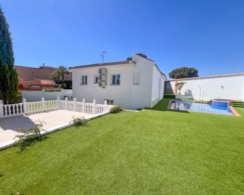 Property photo 2 of 50