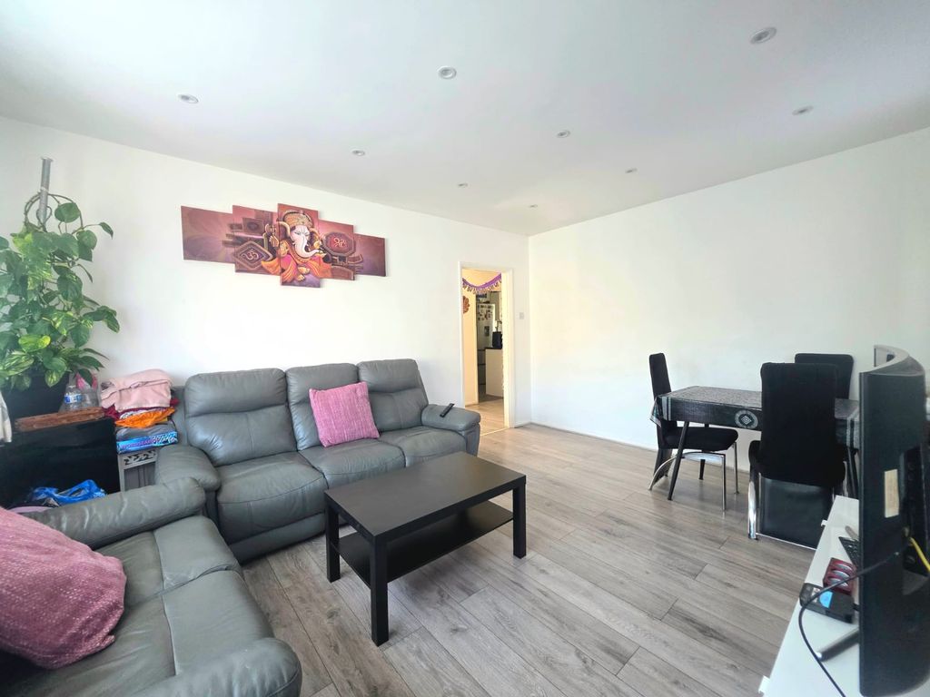 Property photo 2 of 15 9