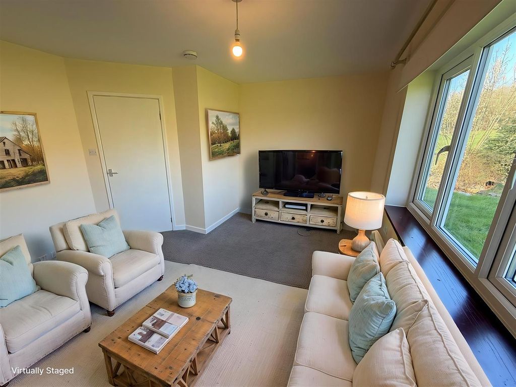 Property photo 3 of 30 Living Room Visual Representation