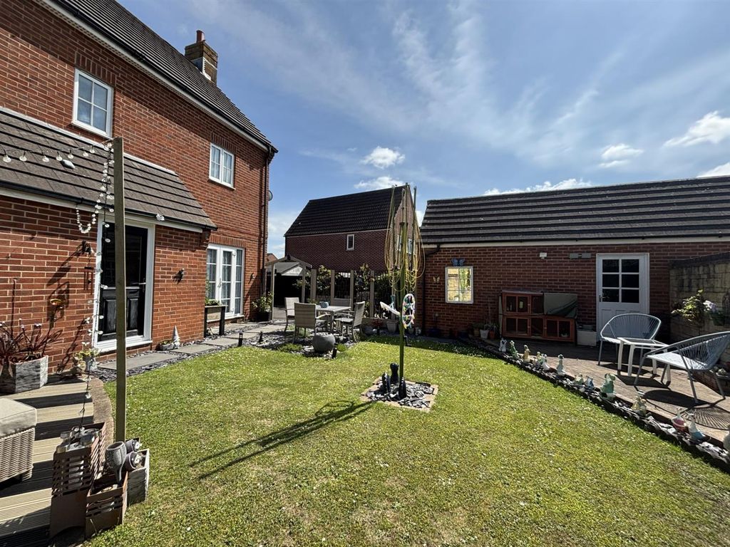 Property photo 3 of 17 Garden 5.Jpg