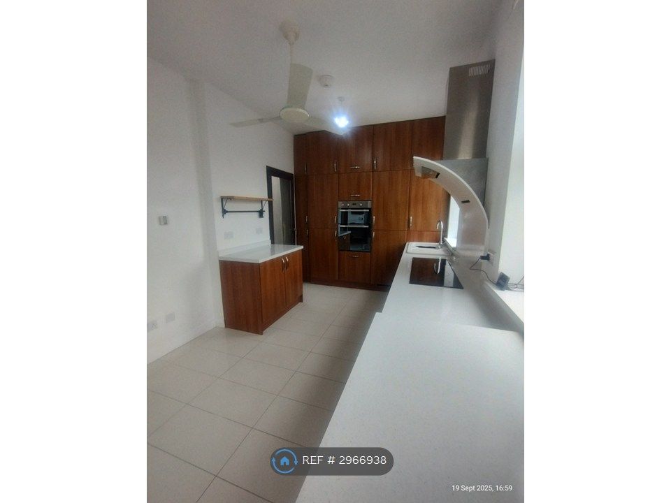 Property photo 2 of 14 Kitchen
