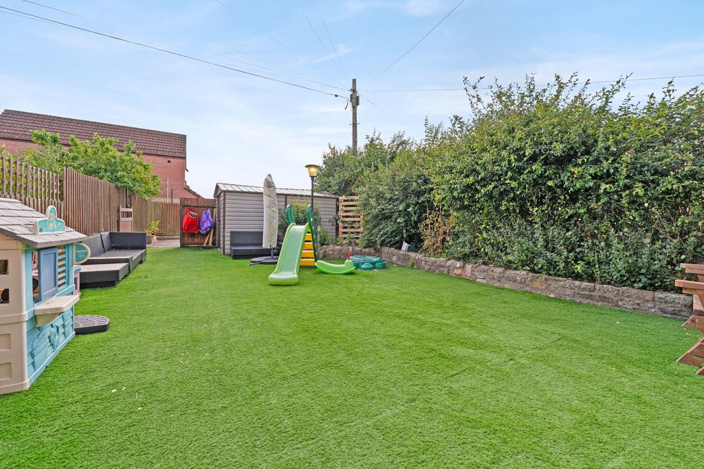 Property photo 2 of 31