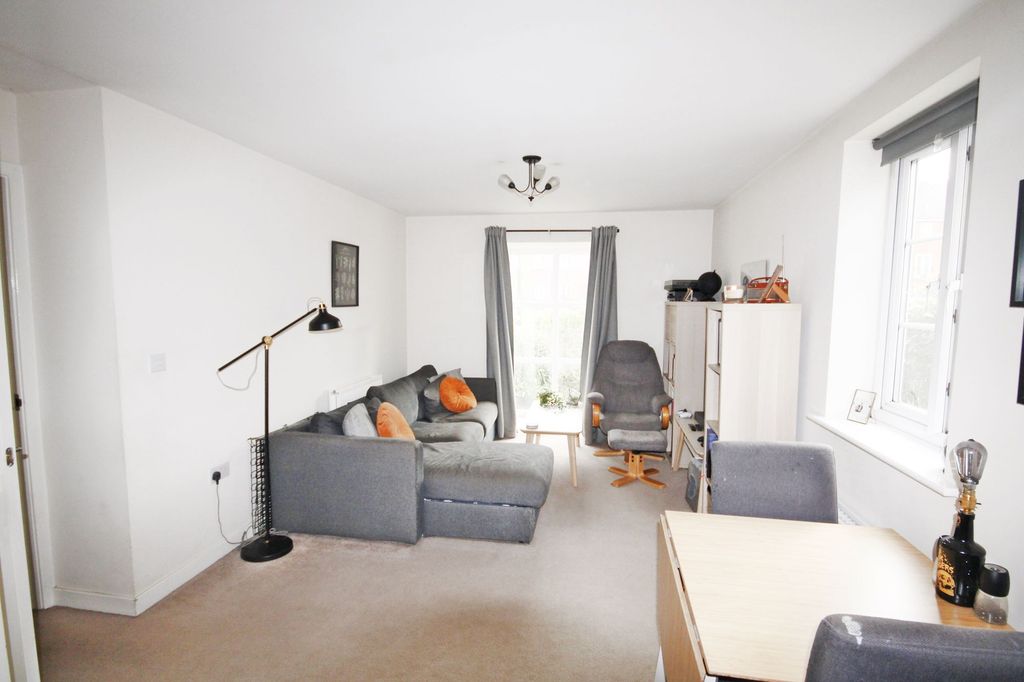Property photo 3 of 11