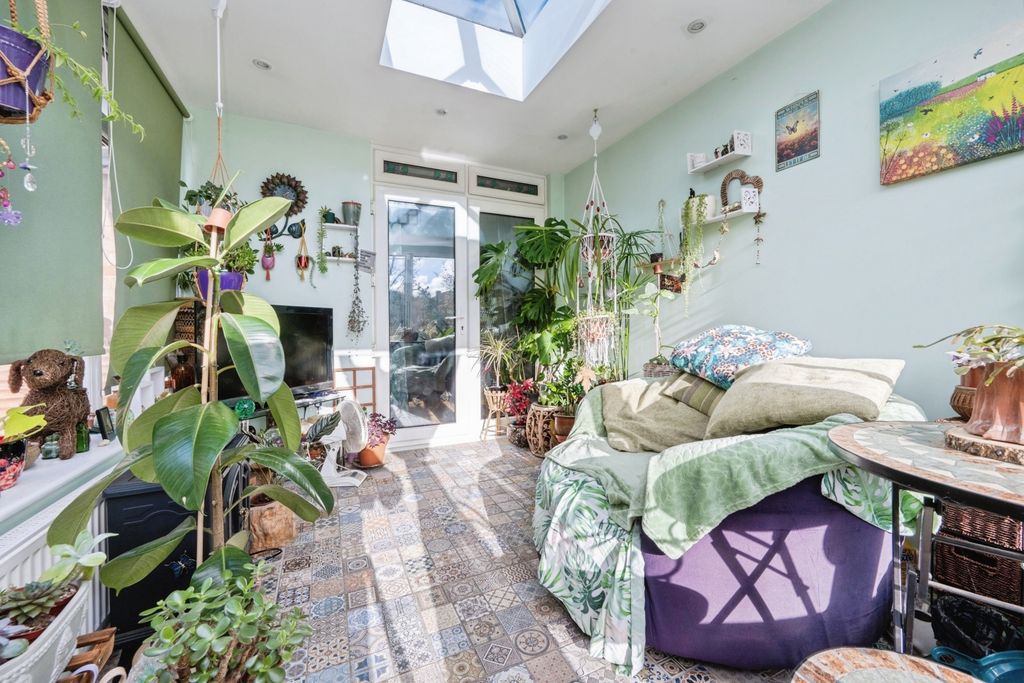 Property photo 2 of 17 Photo