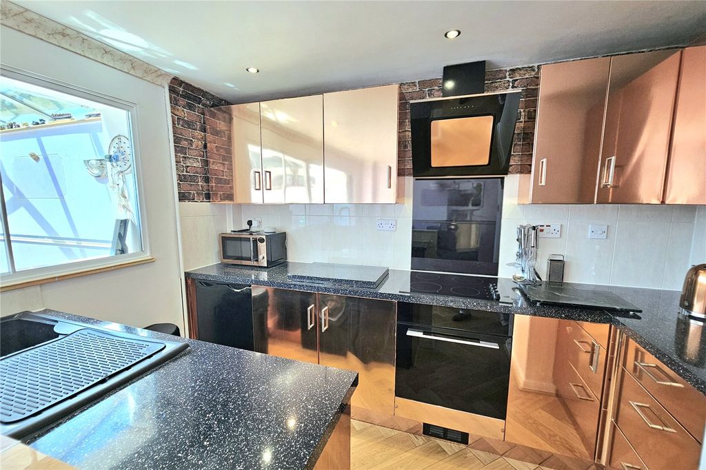Property photo 3 of 18 Picture No. 06