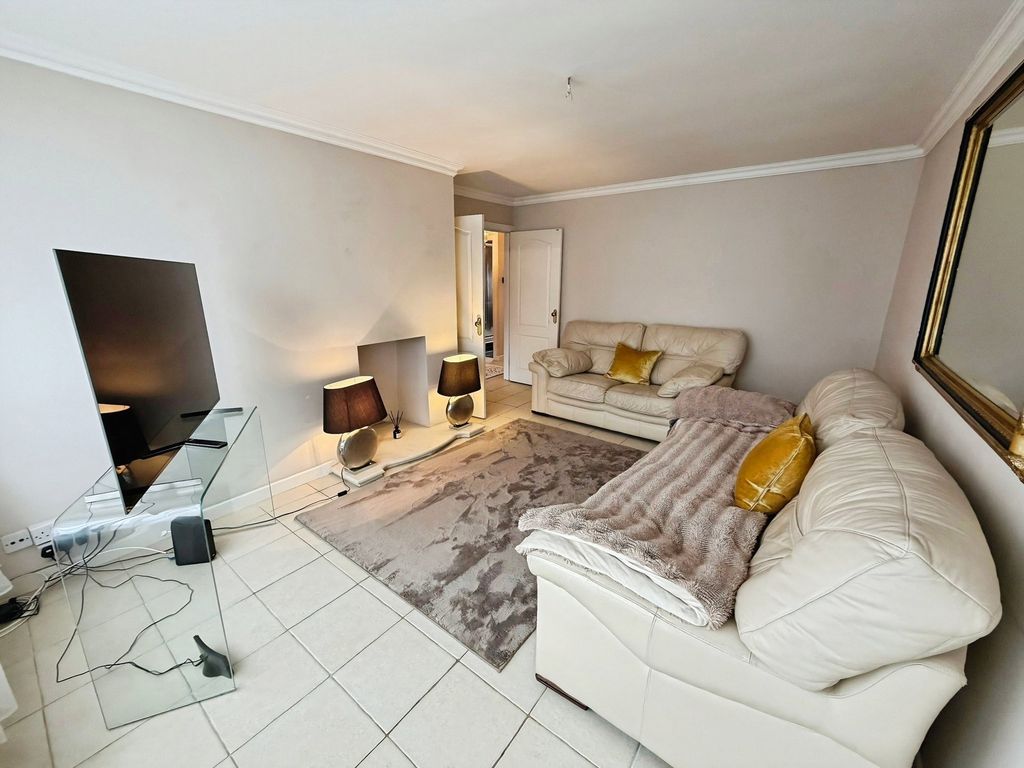 Property photo 3 of 25