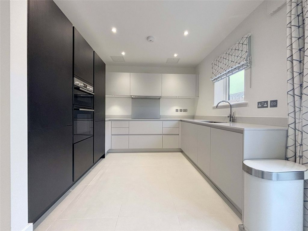 Property photo 3 of 24 Kitchen