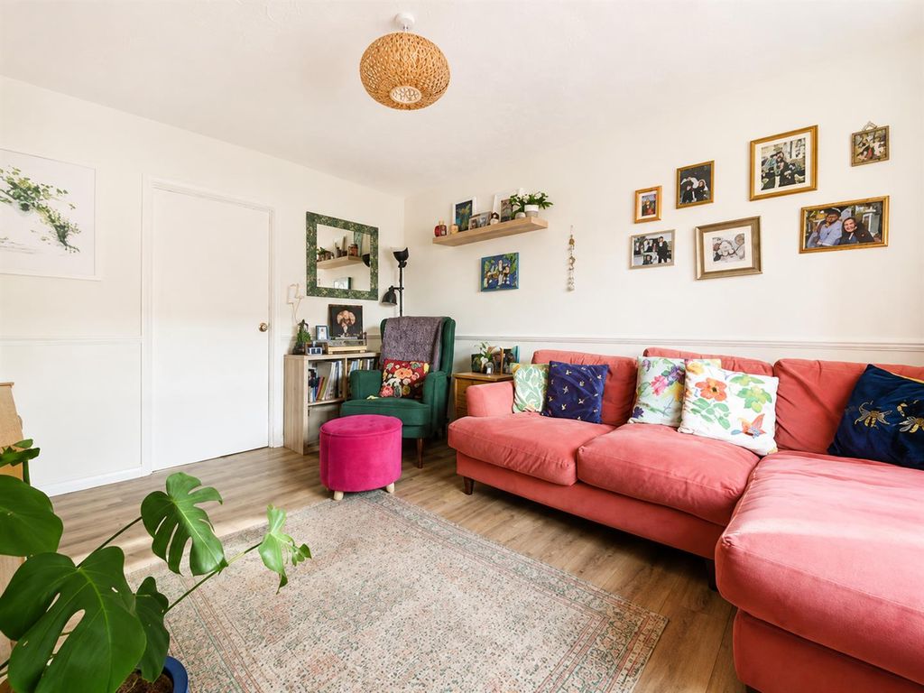 Property photo 2 of 11 958Ac7c6-Fa22-465c-9Cad-F86428c8980d.Png