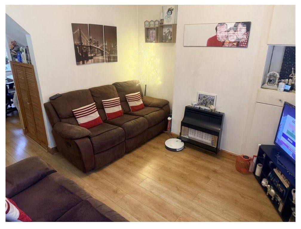 Property photo 2 of 9 Photograph 2