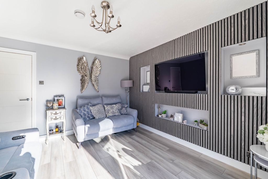 Property photo 3 of 15 Living Room