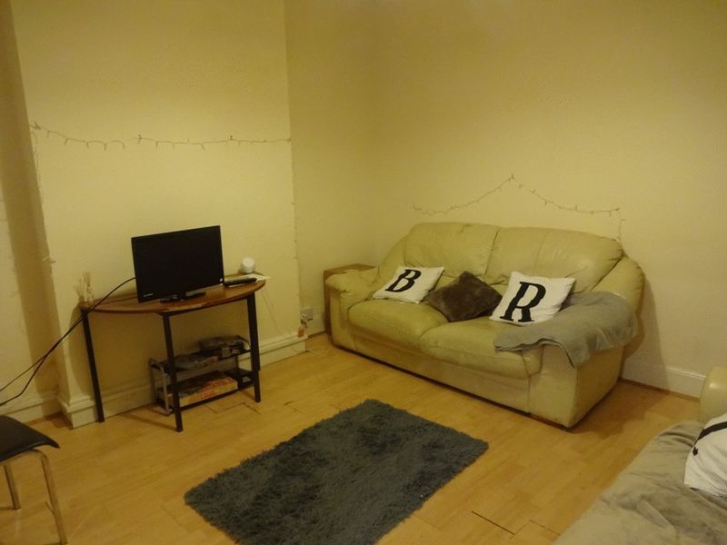 Property photo 1 of 7 Photo 6