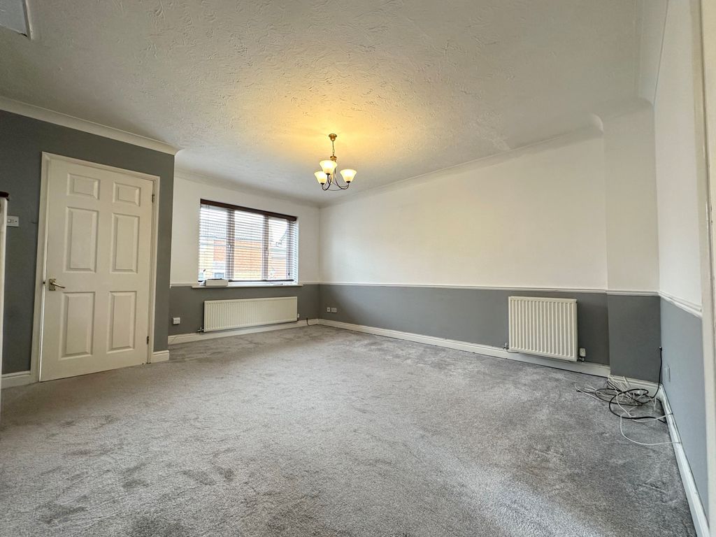 Property photo 2 of 14 12 Mun Lounge