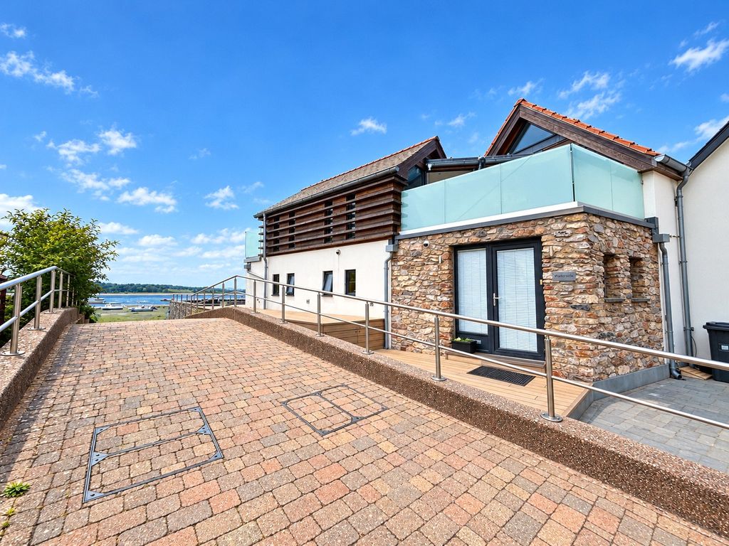 Property photo 1 of 13 External