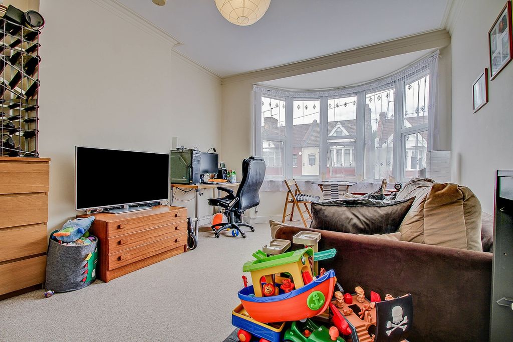 Property photo 2 of 6