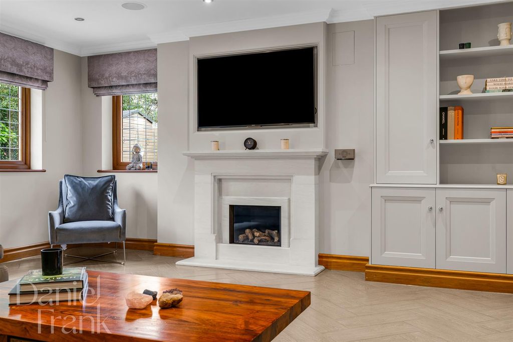 Additional image 7 of 5 bed detached house for saleWest View, Loughton IG10