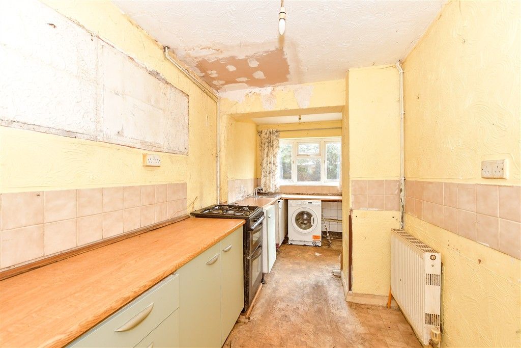 Property photo 3 of 9 Kitchen