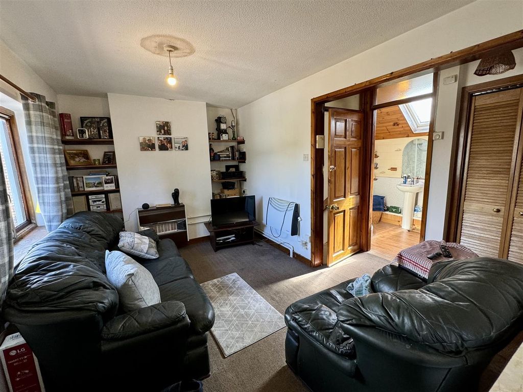 Property photo 3 of 10 Living Room