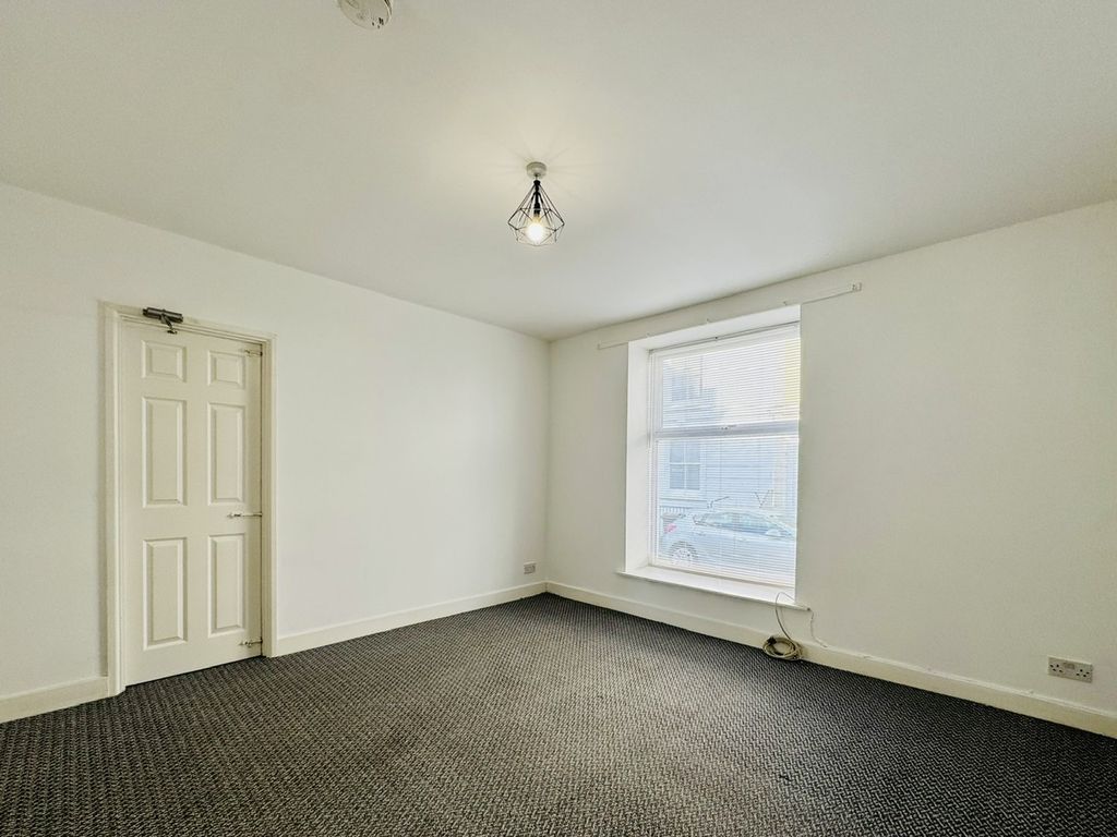 Property photo 3 of 6 0E1Dd5E1-Efe9-4A90-Ae31-5Ef7D1CD7871