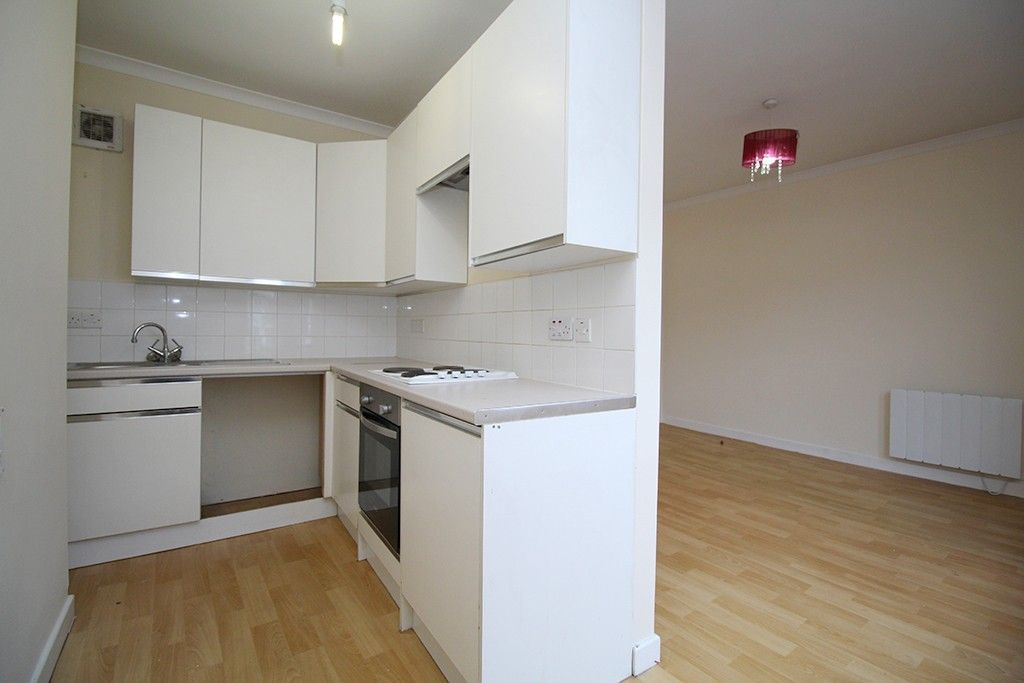 Property photo 1 of 21 Kitchen (Main)