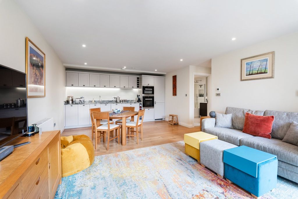 Property photo 3 of 9