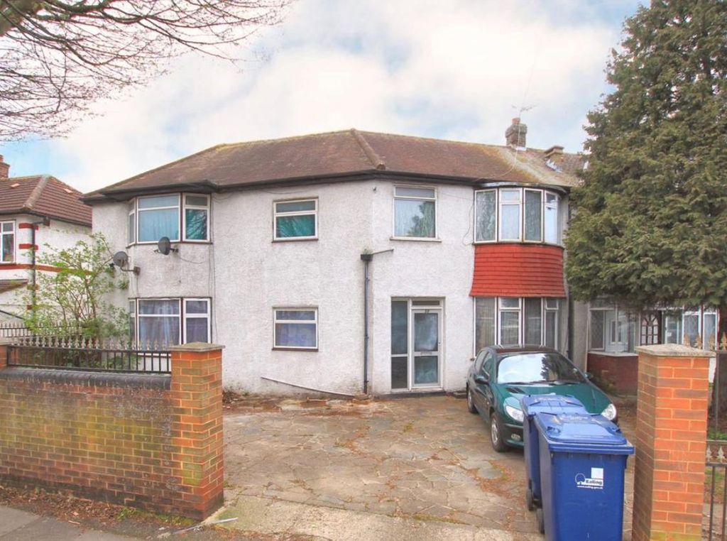 Property photo 1 of 8 4 Bed End Terrace House For Sale In Southall Ub1