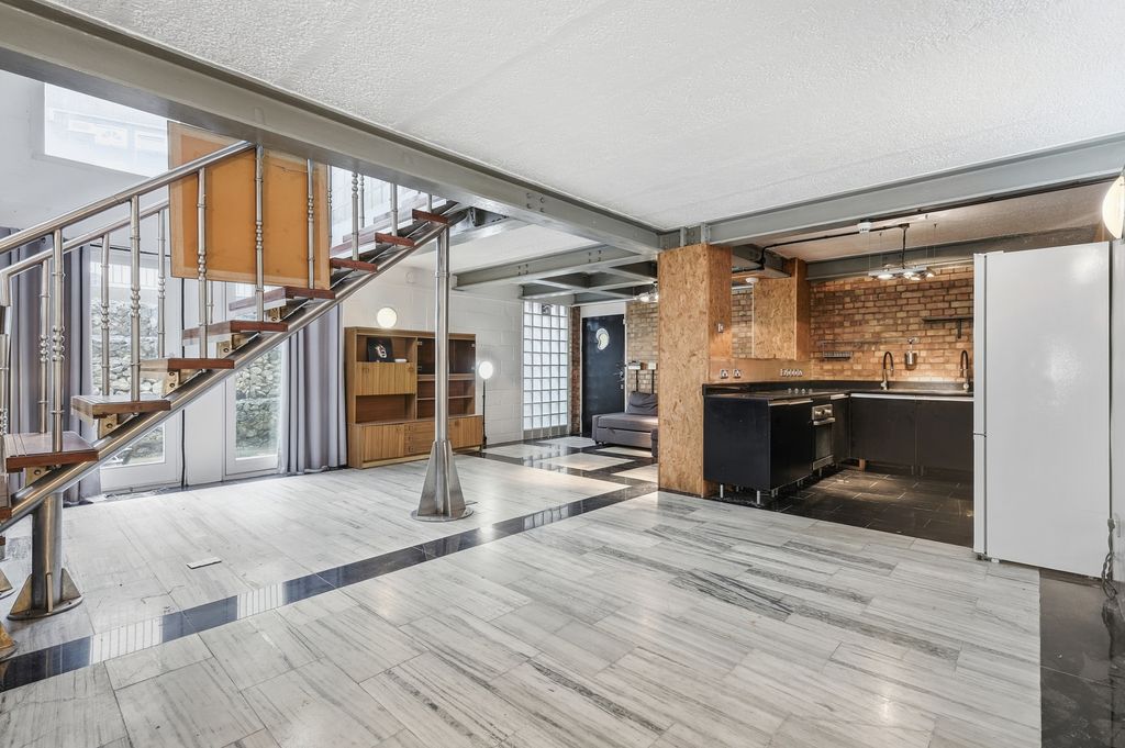 Property photo 2 of 11 Photo 2