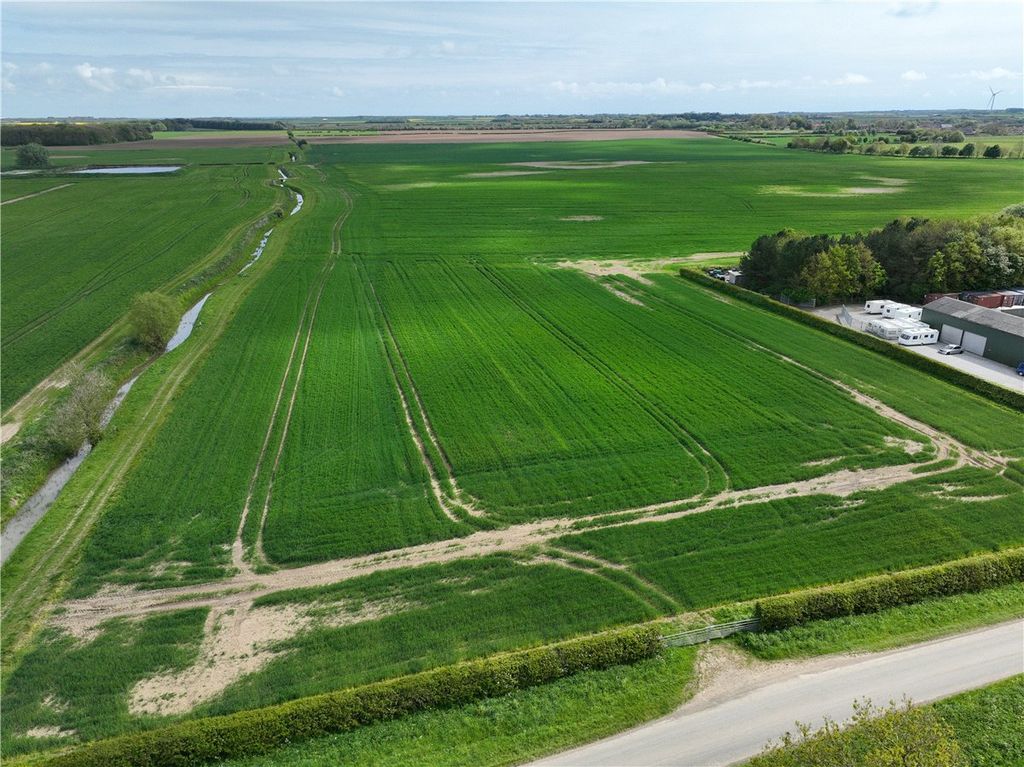 Property photo 2 of 6 Picture No. 16