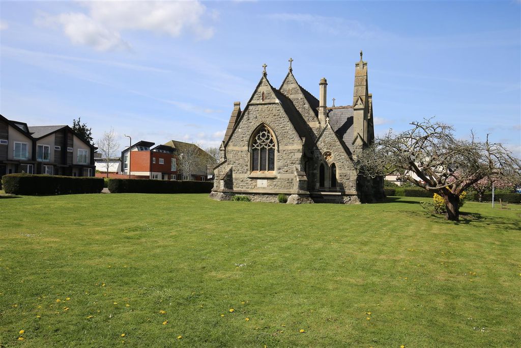 Property photo 2 of 2 Clock House Rise