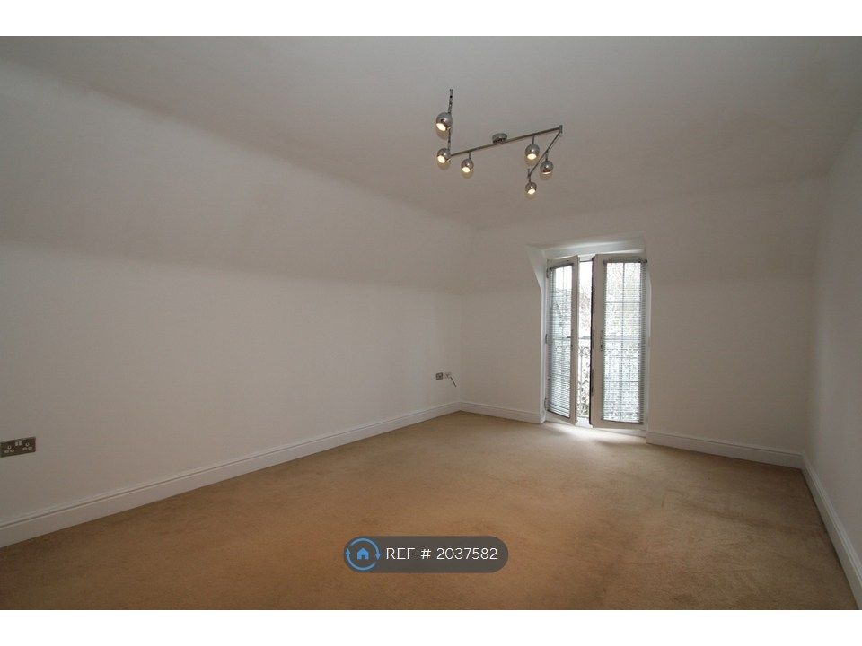 Property photo 3 of 7 Livingroom