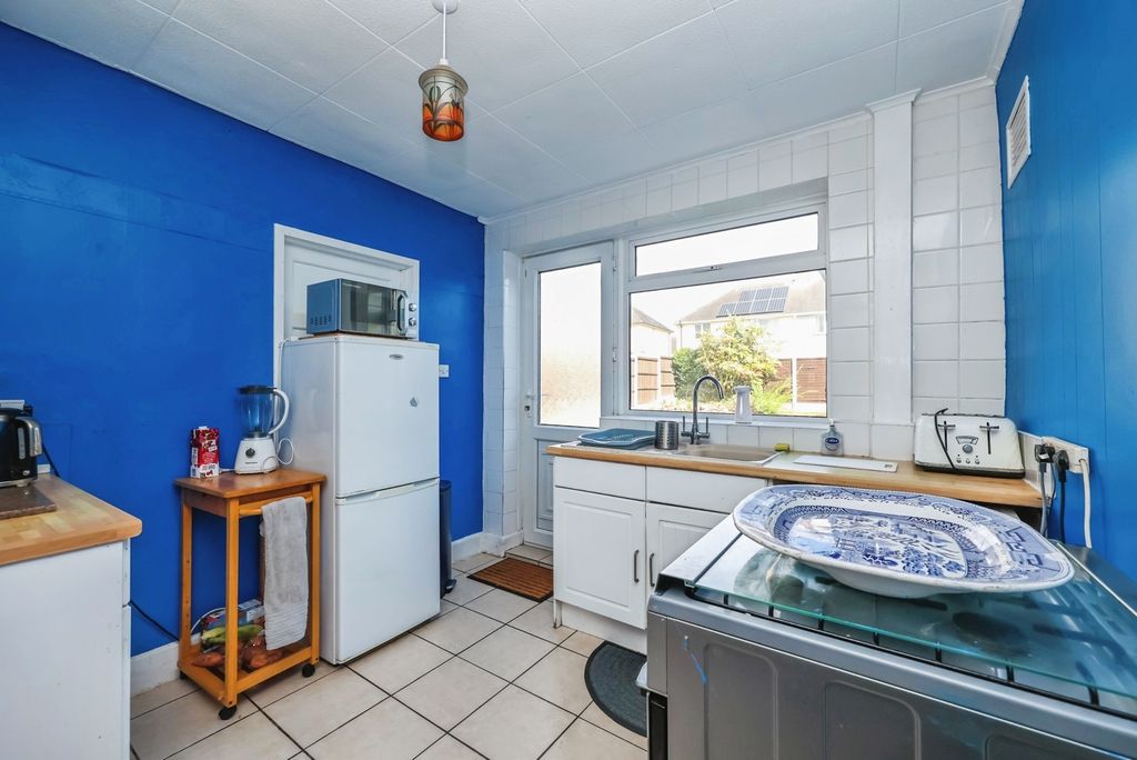 Property photo 3 of 16 Kitchen