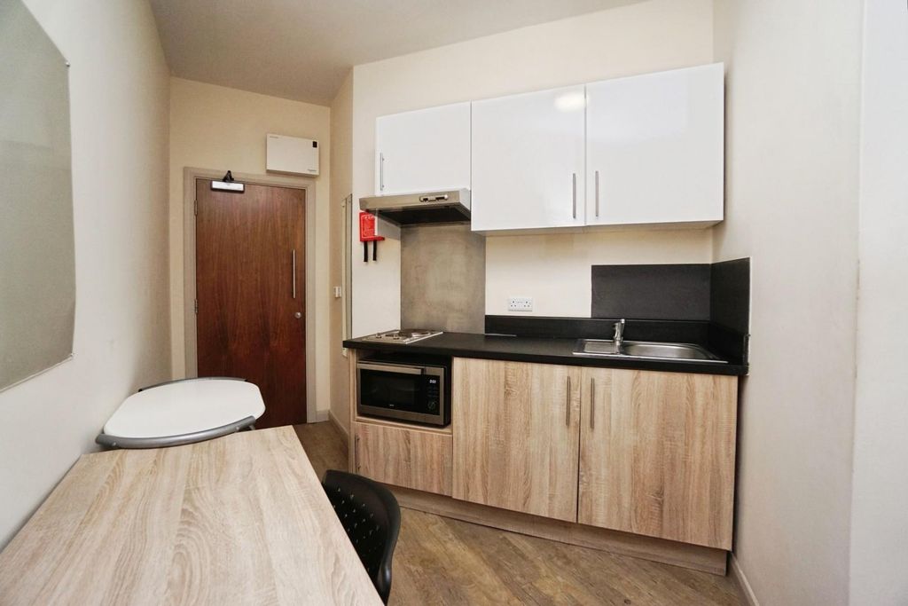 Property photo 1 of 10 Living Space