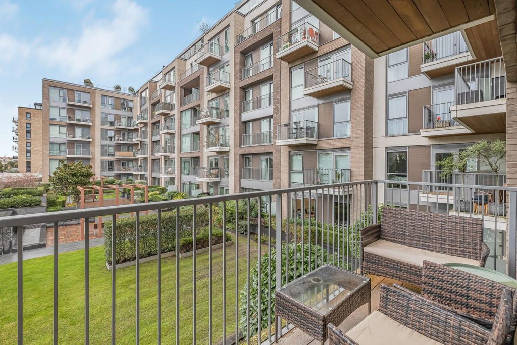 Property photo 3 of 18 Balcony