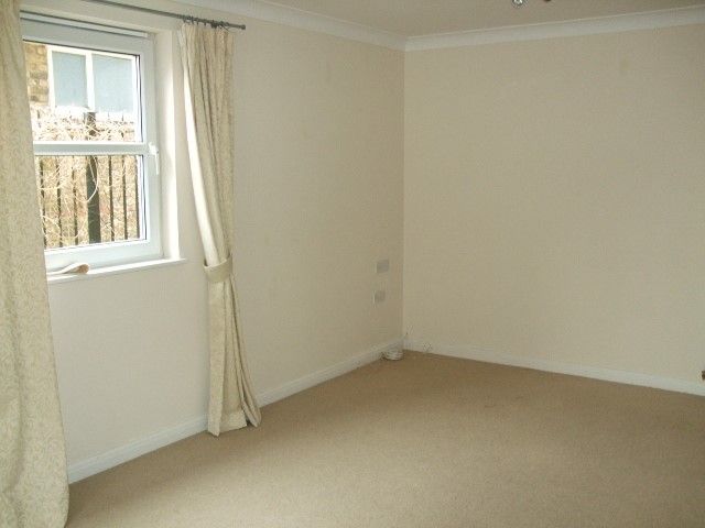 Property photo 3 of 9 Living Room