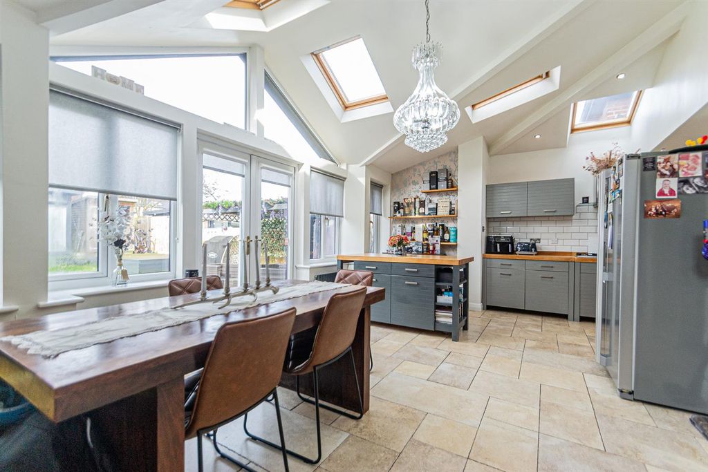 Property photo 2 of 21 Dining Kitchen