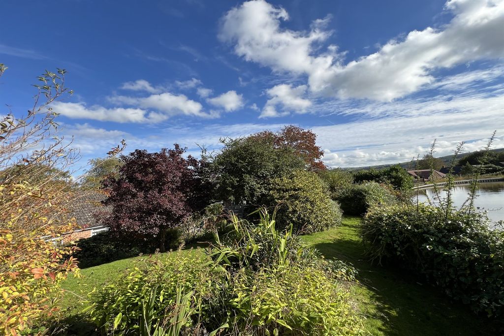 Property photo 2 of 16 Garden