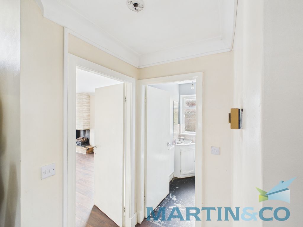 Property photo 3 of 22 Cam01870G0-Pr0191-Still002